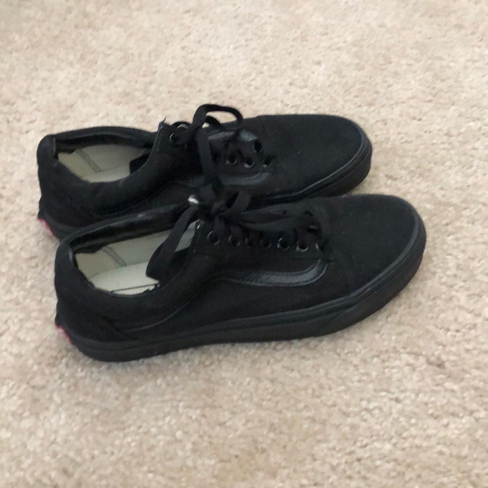 BLACK VANS